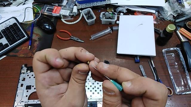 Восстанавливаем ноутбук HP Pavilion G6-2130sr. серия 5. Первый слой клея. смотреть онлайн