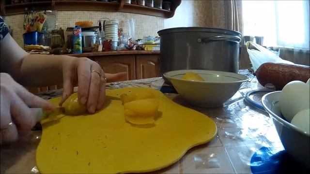 Готовим окрошку на кефире с минералкой! Обалденно вкусное и освежающее блюдо!!! смотреть онлайн