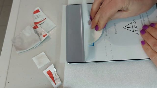 Поклейка гидрогелевой пленки на планшет IPad 9.7 смотреть онлайн