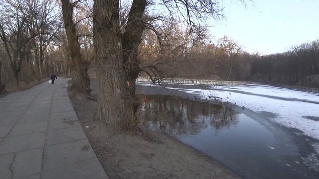 Прогулки по Киеву. От Синего Озера в парк Нивки и оттуда в Бабий Яр. 28 января смотреть онлайн