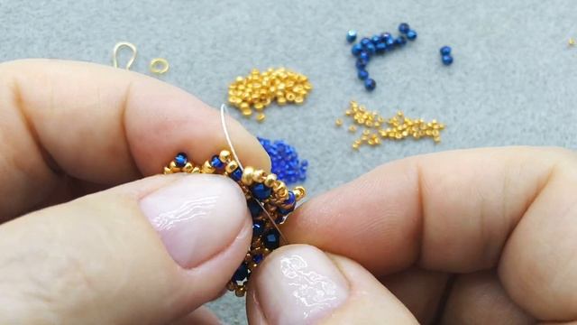 Серьги из бисера и бусин рондель. Мастер класс #серьгиизбисера #красивыесерьги #серьгиизбусинронлел смотреть онлайн