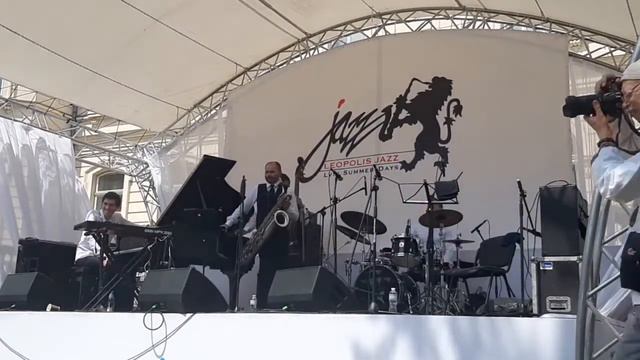 " Blues in C " a la Illinois Jacquet - Ihor Diachenko смотреть онлайн