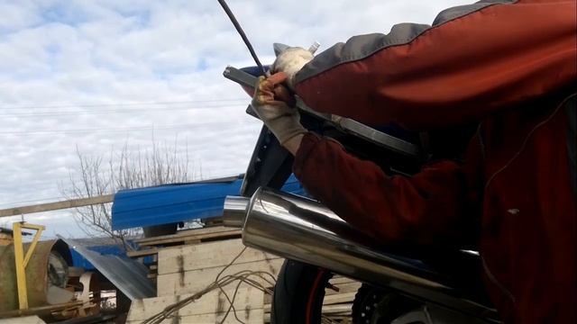 Изготовление крепления для кофров Honda CBR600F4 смотреть онлайн