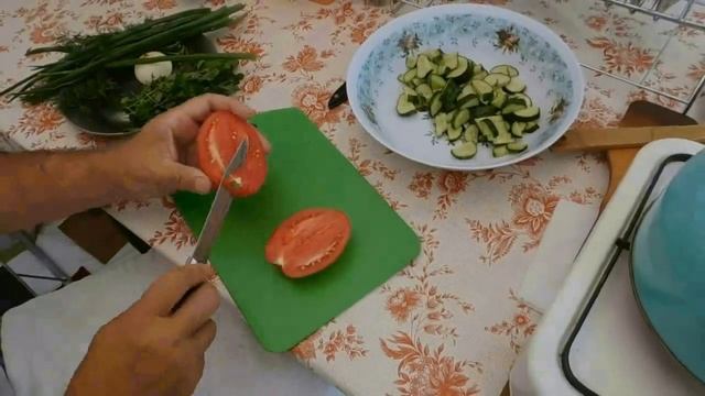 ЖАРЕНАЯ КАРТОШКА. КАК ПРАВИЛЬНО НАРЕЗАТЬ КАРТОФЕЛЬ ПИРАМИДКАМИ ДЛЯ ЖАРКИ.mp4 смотреть онлайн