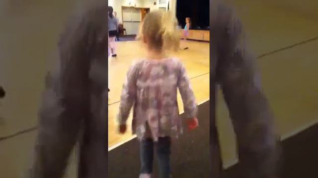 Freya and Caitlin Irish dancing смотреть онлайн