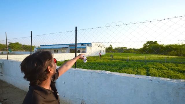 Worlds Smallest Drone - Will It Fly ? смотреть онлайн