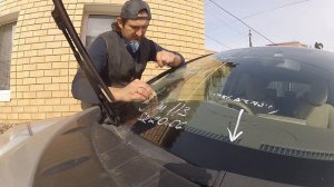 Лайфхак: Как смыть краску со стекла без последствий?