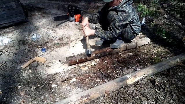 Сделал лавочку около землянки смотреть онлайн