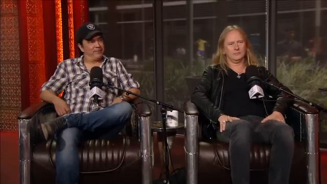 Jerry Cantrell Gets Emotional Talking About the Deaths of Chris Cornell and Chester Bennington смотреть онлайн