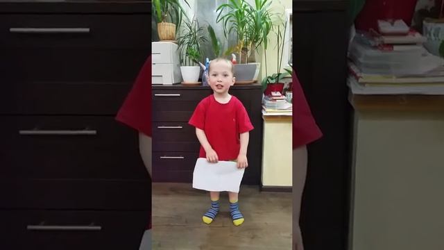 Роберт Рождественский "С винтовкой мой папа уходит в поход" /Стихи от Коли/ Приколы и дети смотреть онлайн