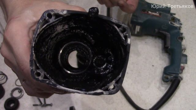 Перфоратор Makita 2450, не держит бур в патроне, причина и как устранить. смотреть онлайн