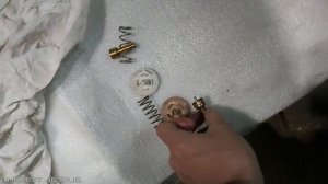 Skoda Fabia 1.2 L Замена термостата и фильтра салона!