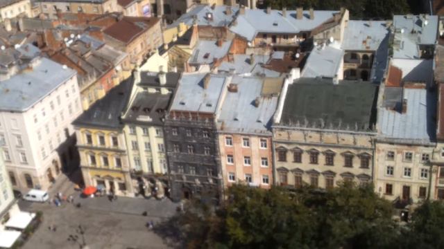 вид с высоты на старую часть города Львов. смотреть онлайн