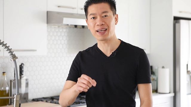 QUICK Ginger Hoisin Udon Noodles Recipe | Easy vegetarian dinner idea! смотреть онлайн
