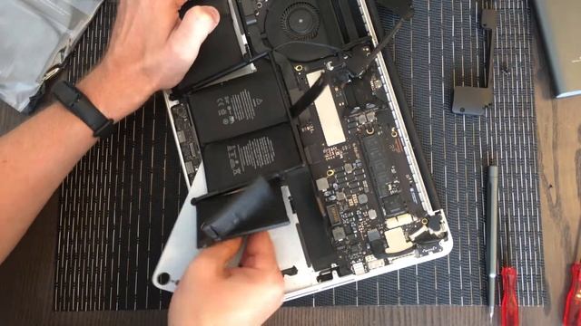 Wymiana Baterii Na Macbook Pro (Early 2015 A1502) / Замена батареи на Macbook Pro (Early 2015 A1502
