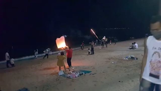 Красивый и романтический праздник. Лой Кратонг. смотреть онлайн