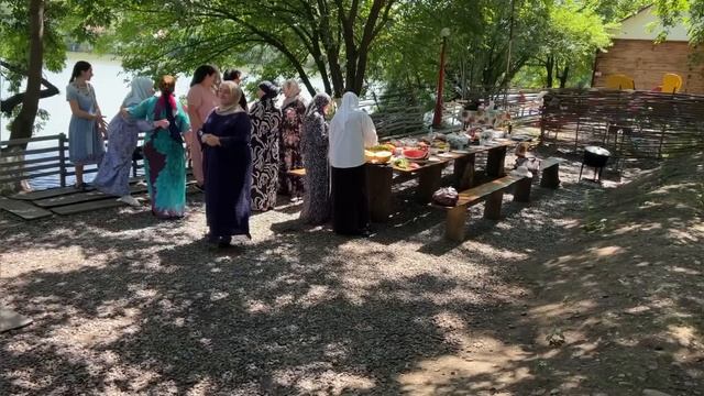 Отдых с подругами кулинарами в "Ореховой Роще" смотреть онлайн