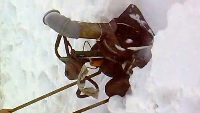 Снегооткидыватель из двигателя бензопилы Дружба смотреть онлайн