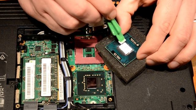 Upgrading Laptops RAM and Processor - Dell 1525 смотреть онлайн