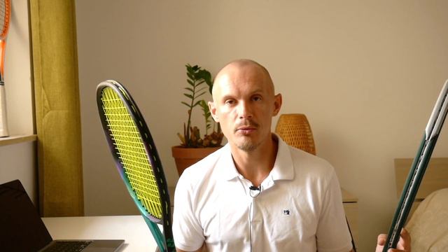 Wilson Pro Staff RF97A vs Yonex VCORE Pro 97H - The battle of HEAVY racquets... смотреть онлайн