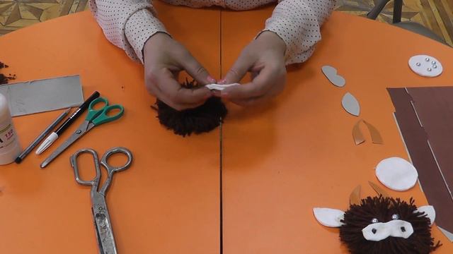 «Подарок Ёлочке» ( С.В. Ревина, ведущий библиотекарь ОКДР СКДБ)