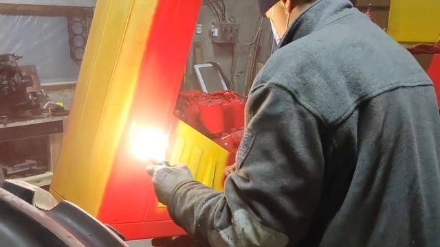 покраска трактора т25.