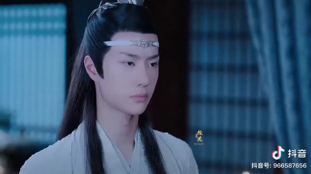 Нашла это видео случайно, исполнитель неизвестен, если знаете, что за песня, сбросьте ссылку смотреть онлайн