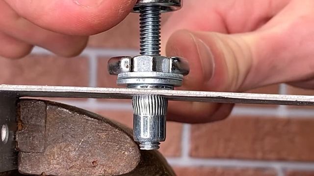 Как заклепать резьбовую заклепку без заклепочника