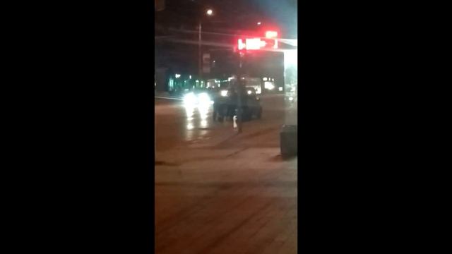 ДПСник и мужики толкают машину смотреть онлайн