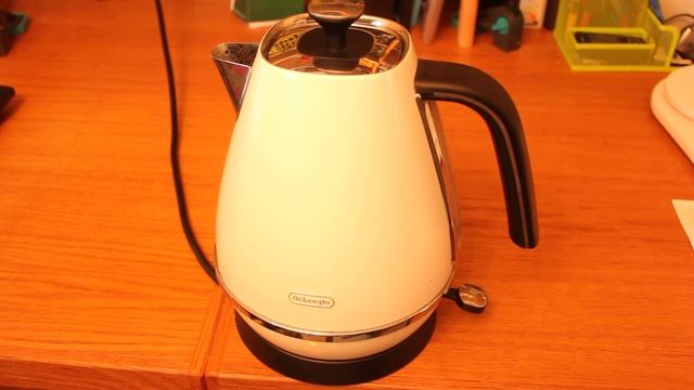 Delonghi Distinta Matt White Kettle смотреть онлайн