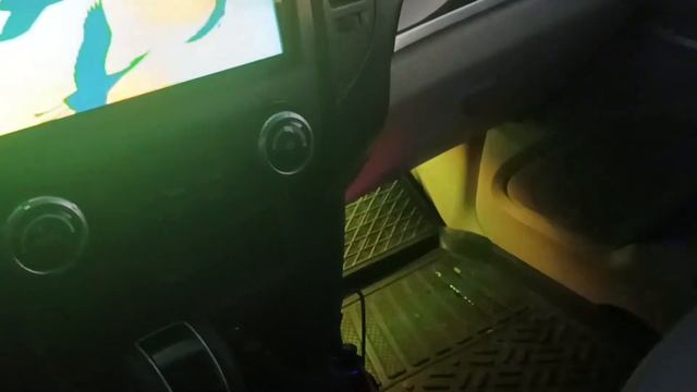 Подсветка ног с эффектом цветомузыки смотреть онлайн
