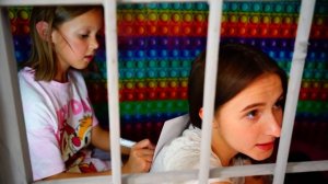 ПОП ИТ Тюрьма! Амелька и Мила оказались взаперти!