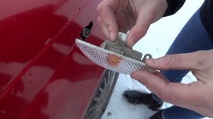 Замена повторителя поворотника на Toyota Vitz