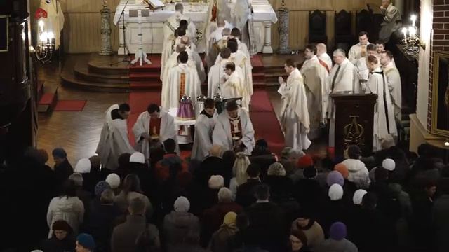 ...ieskats Eļļu svētīšanā Sv.Jēkaba Katedrālē 02.04.15. 9.00.. 4. смотреть онлайн