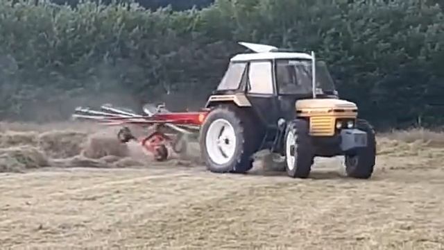Massey Ferguson 3095 & NH 6090 Baler, Marshall 804 and Jar-Met rake смотреть онлайн