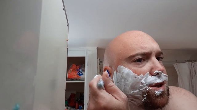 Putting the Gillette mach3 turbo to work смотреть онлайн