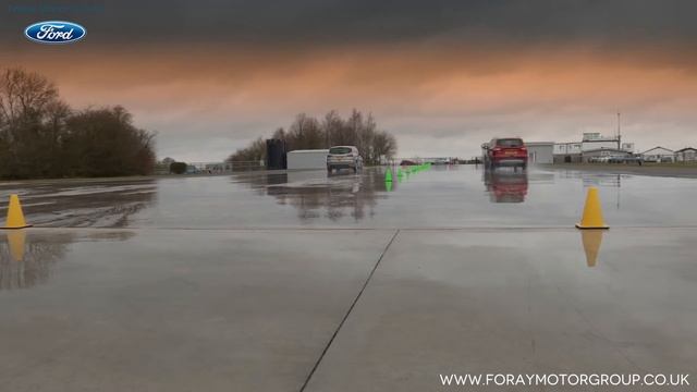Ford S-MAX and Ford Kuga Take on Thruxton Skid Pan Challenge -Foray Motor Group смотреть онлайн