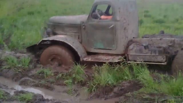 Засодили Зил 157 и порвали болты на лебеде.часть номер 1 смотреть онлайн