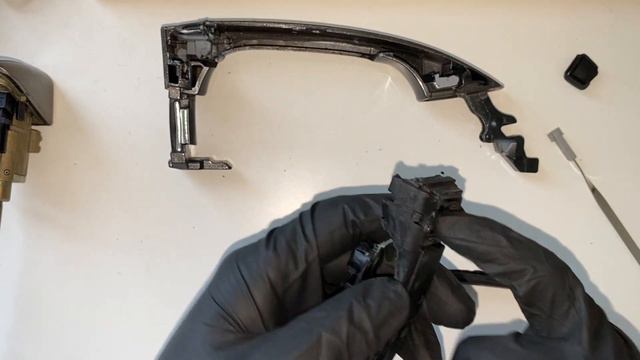 CLS W219 driver door handle removal mechanism смотреть онлайн