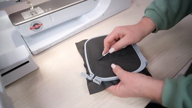 ШЬЁМ ЗАМШЕВУЮ ЮБКУ С ВЫШИВКОЙ вместе с BERNINA смотреть онлайн