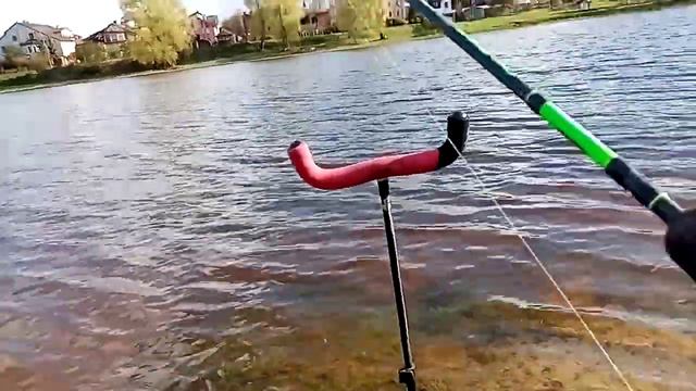 темповая ловля огромной уклейки и плотвы на пикер смотреть онлайн