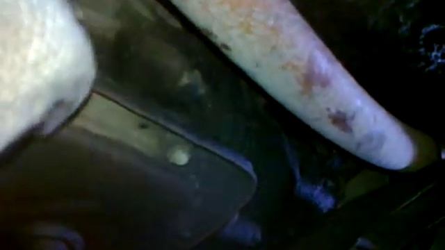 Замёрз конденсат в трубке сапуна. Чистим. смотреть онлайн