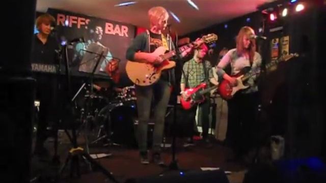 The Traveller (Where Baby Why) - Riff's Bar 4/1//13 смотреть онлайн