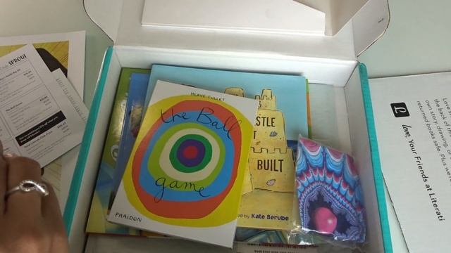 Literati: Book Club for Children - Unboxing & Review смотреть онлайн
