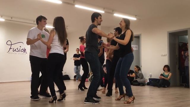 Rueda de Bachata Practice, led by Mohamed Aissa and Denisa Březinová смотреть онлайн