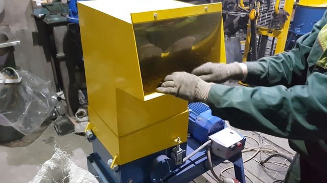 Дробилка дробление резиновых шлангов МИ-300 В МЕЛКИЕ ЗЁРНА смотреть онлайн