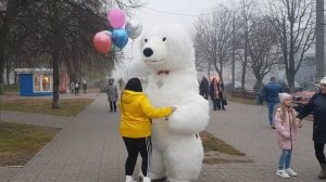 Мишка поздравляет