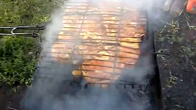 Коптим курицу на мангале на даче смотреть онлайн