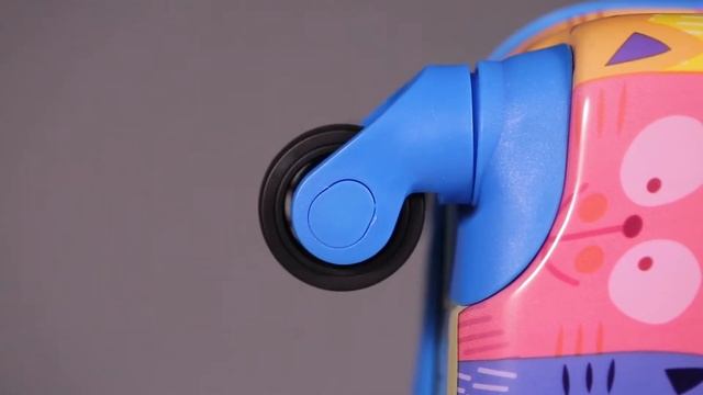 Видеообзор детского чемодана Magio "Веселые коты" смотреть онлайн