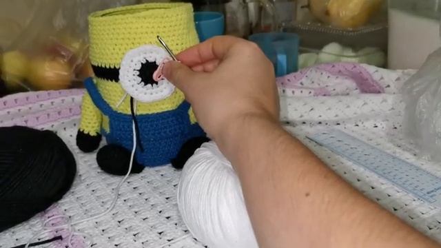 #миньон //карандашница крючком //мастер класс для начинающих. Часть 3 смотреть онлайн